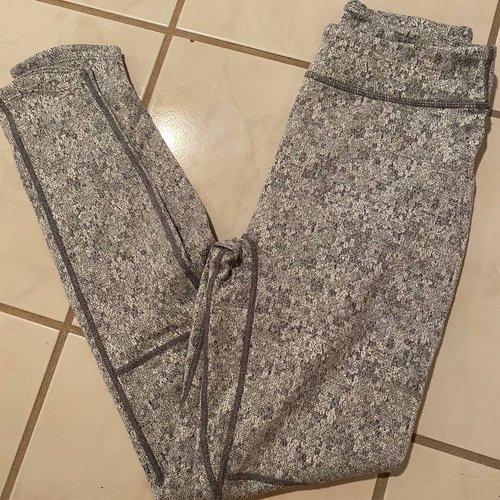 Gymshark Fleur Texture Legging in GRAY⚪️